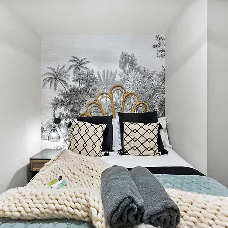 Elegant In Centre - Sleeps 5 Holiday home *