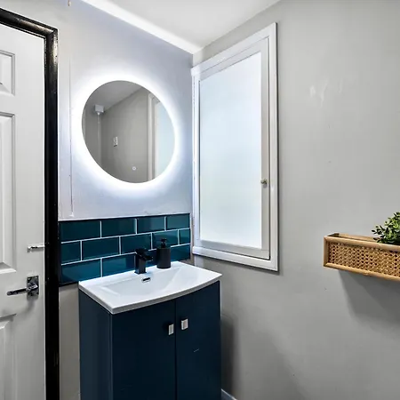 Elegant In Centre - Sleeps 5 *