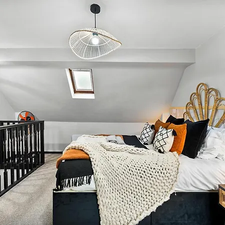 Elegant In Centre - Sleeps 5 Holiday home